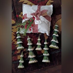 Festive Green and White Holiday Decor Set